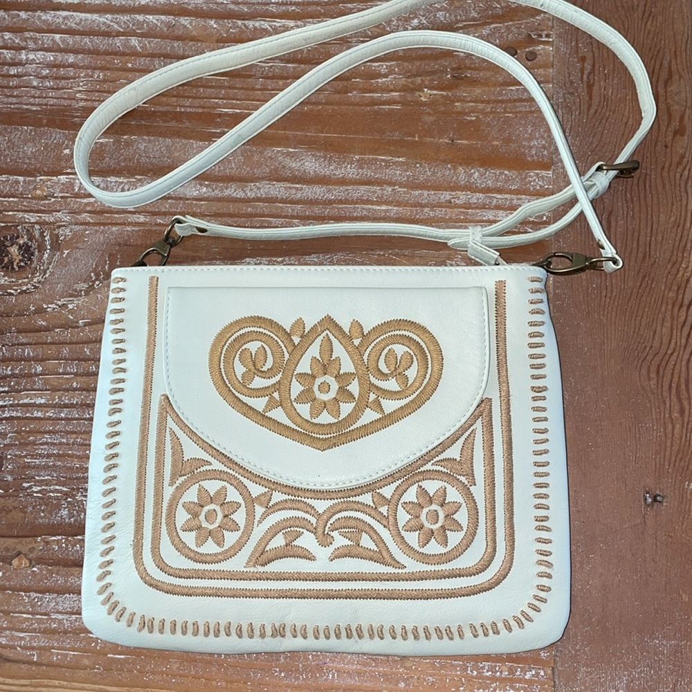 Clever Carriage Company  Mykonos Leather Embroidered Crossbody Bag Retail  $275